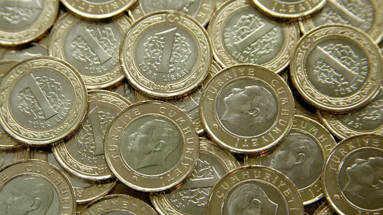 Σε ιστορικά χαμηλό επίπεδο υποχώρησε η τουρκική λίρα